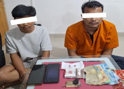 Polsek Mandau menangkap dua pria yang diduga menyalahgunakan narkotika jenis ekstasi di Desa Balik Alam, Kecamatan Mandau, Bengkalis, Selasa, 21 Juli 2026.