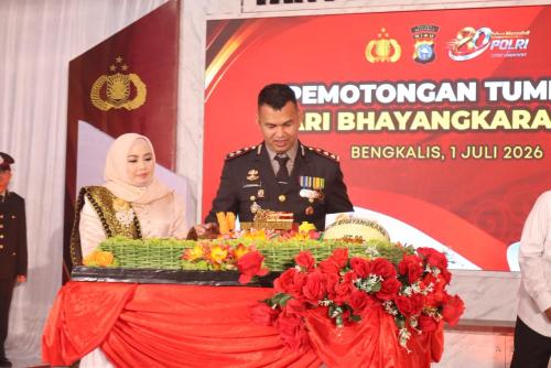 Kapolres Bengkalis bersama Forkopimda pada syukuran Hari Bhayangkara ke-80.
