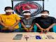 Petugas Satres Narkoba Polres Bengkalis menunjukkan tiga terduga pelaku beserta barang bukti sabu hasil pengungkapan kasus narkotika di Bathin Solapan.