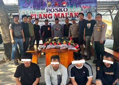 Polisi menunjukkan barang bukti sabu, ekstasi, dan cartridge Etomidate hasil pengungkapan narkotika di Bengkalis.