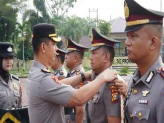 Kapolres Bengkalis memimpin sertijab tiga Kapolsek di halaman Mako Polres Bengkalis