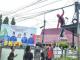 Diskominfotik Bengkalis bersama ISP menata kabel fiber optic di ruas jalan protokol Pulau Bengkalis