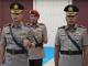 AKBP Eko Rubiyanto menerima tongkat komando Kapolres Bengkalis dari AKBP Fahrian Saleh Siregar