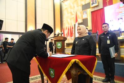 Bupati Bengkalis Kasmarni melantik sejumlah pejabat Pemkab Bengkalis